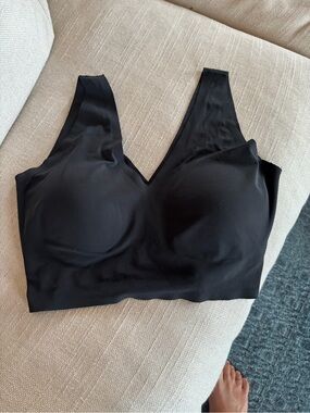 Set True & Co. Black Wireless V-Neck Comfort Bra in black and nude
